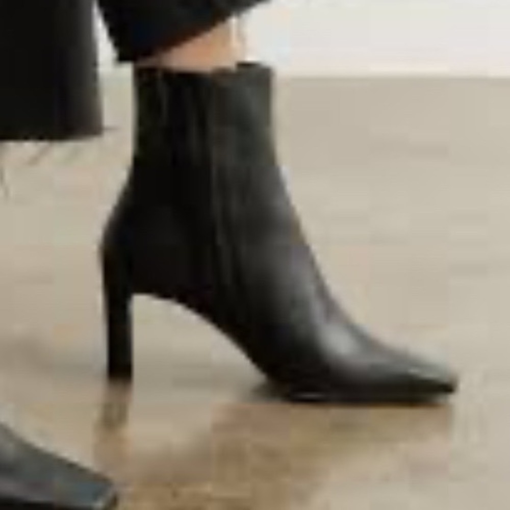 Chico's Black Leather Square Toe Block Heel Ankle Boots Minimalist Womens 7M NWT